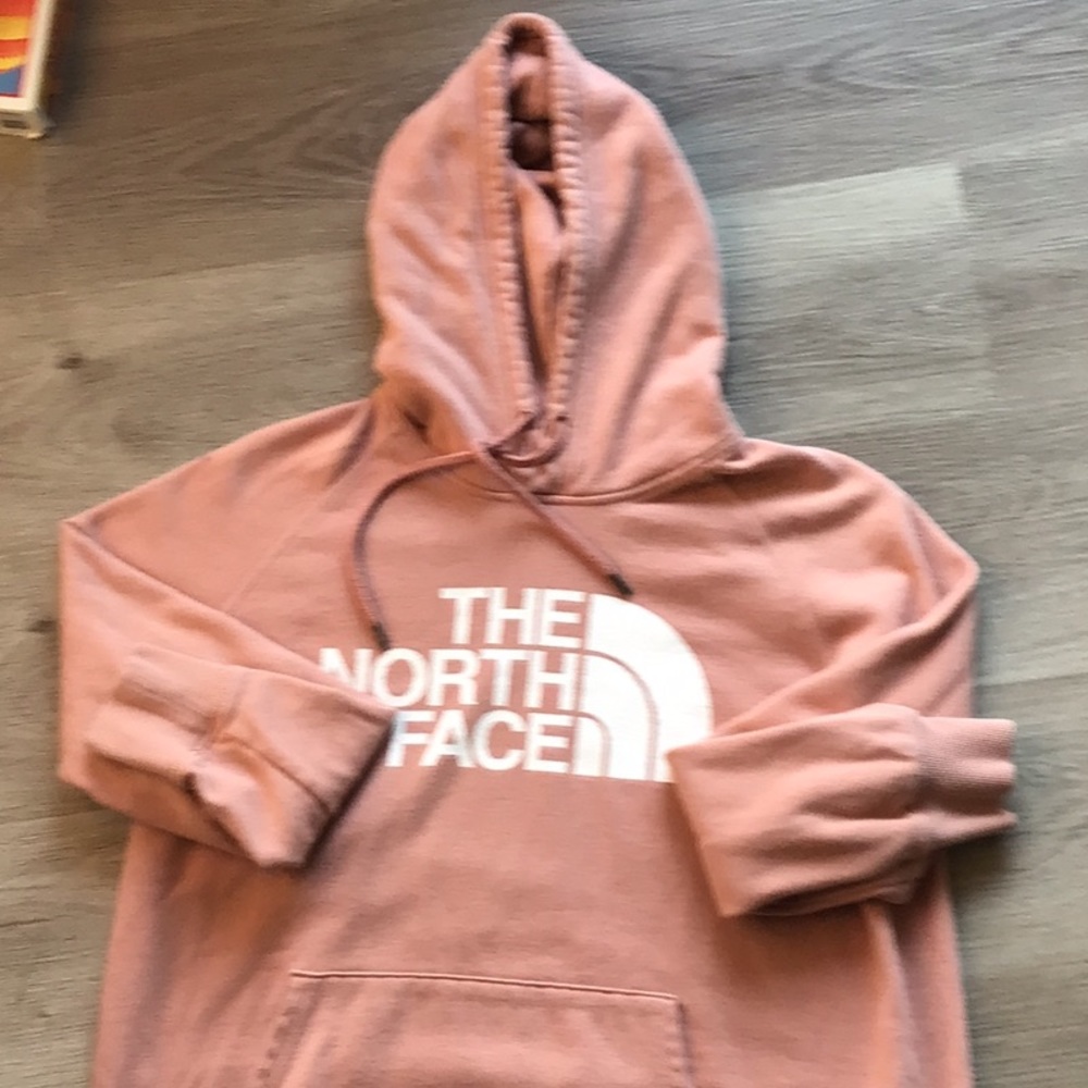 New North Face hoodie women’s large, (works as oversized on a medium size)👌